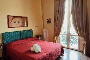 Pensión Room In Guest Room Fly In Viareggio Beach In Front Of The Famous Promenade With Shops And Establis