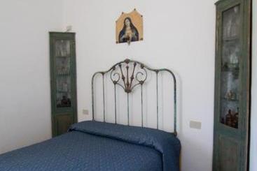 تختخواب و صبحانه La Locanda Del Barbablù