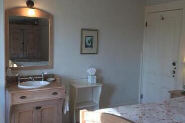 Aamiaismajoitus (B&B) The Squibb Houses