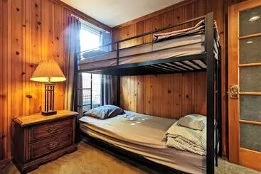 Bunk & Brew Historic Lucas House Hostel