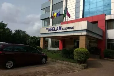 ホテル Neelam Executive