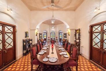 Жильё для туристов Saffronstays Parsi Manor, Matheran