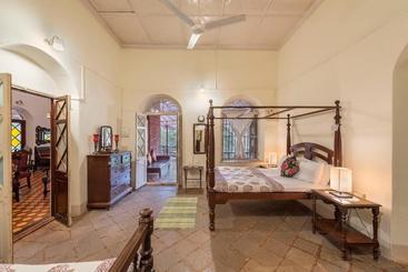 Turistlägenheter Saffronstays Parsi Manor, Matheran