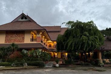 Hotelli Baan Lanna Chiangrai