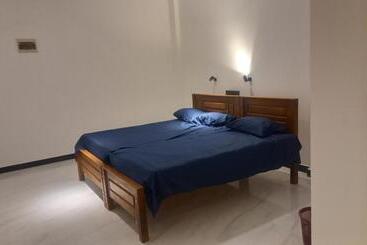 Hotel Elil Thankagam