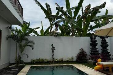 Bed & Breakfast Nyoman House