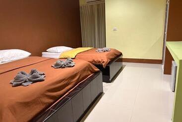 Hotel โรงแรมเพ็ญพิศ