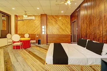 هتل Butterfly Suites