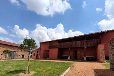 Pensão Séjour Au Domaine Saint Marcel De Félines