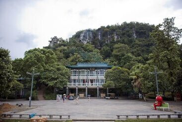 Hotel Guilin Crystal Crescent Moon