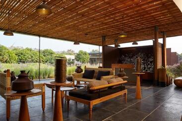 Курорт Woods At Sasan