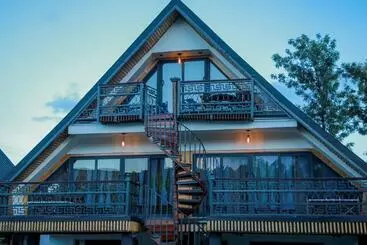 Fortunas Resort With Inside Parking