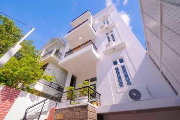 Aparthotel Mô Tê Homestay 2 Gần Chợ đông Ba, Cung đình Hoàng Thành Huế