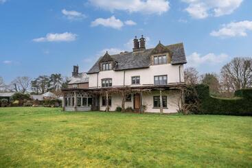 Bed and Breakfast Goytre Hall