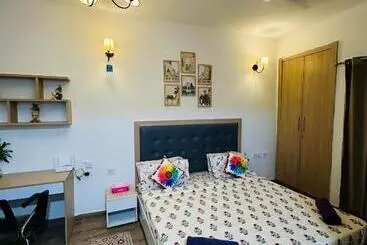 Bed and Breakfast Gulmohar Suites