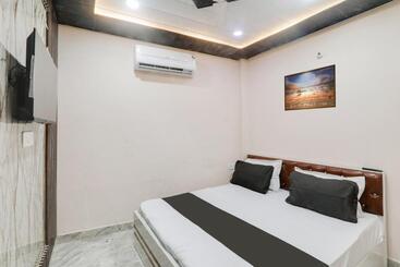 هتل Oyo Blue Moon