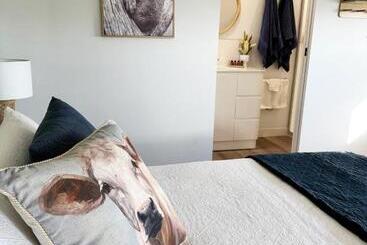 Badger S View Farmstay Blue Tongue Cabin