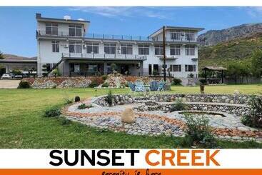 هتل Sunset Creek Resort
