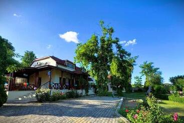 هاستل Oaki Lake