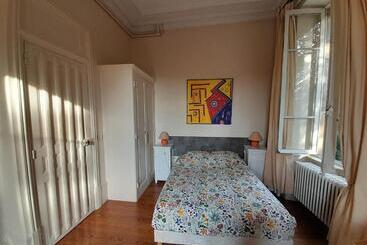 Aamiaismajoitus (B&B) Chambre D Hôtes La Terrasse Piscine