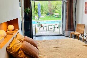 تختخواب و صبحانه Aux3maisons