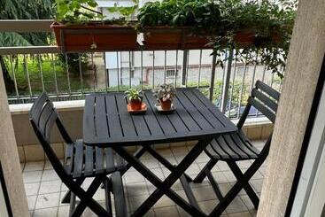 تختخواب و صبحانه Luxury Room With Balcony