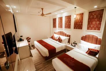 Hotel Stamps Red Martin By Eight Continents   70 Steps From Golden Temple