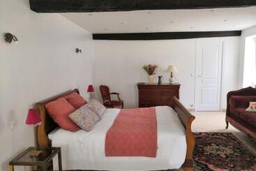 مبيت وإفطار La Marquise Penchée