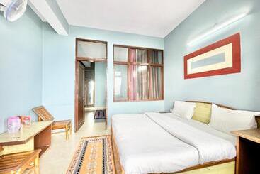 Nand Palace ! Mussoorie होटल नंद पैलेस હોટેલ નંદ પેલેસ ஹோட்டல் நந்த் பேலஸ் Near Mall Road Hotel With