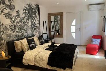 تختخواب و صبحانه Love Les 5 Sens Et La Sauvageonne