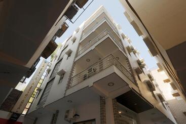 Hotel The Ocean Near Igi Airport