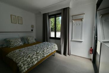 بنسيون Une Nuit En Luberon