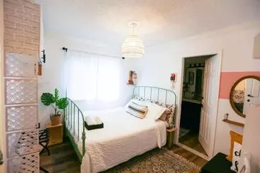 Majatalo Fisher S Whart Individual Artistic Studio