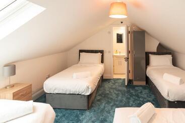 펜션 Westwood Court