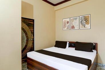 Hotel Oyo Kothi Roti