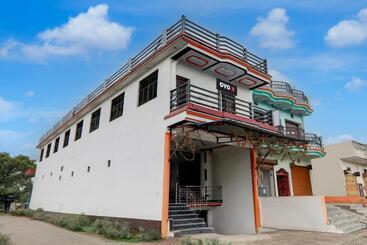 Hotel Oyo Kothi Roti