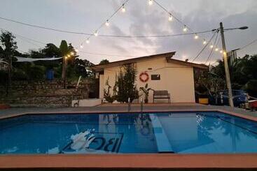 Hostel Family Studio With Pool In Bangi