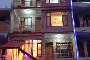 ホテル Canary Woods