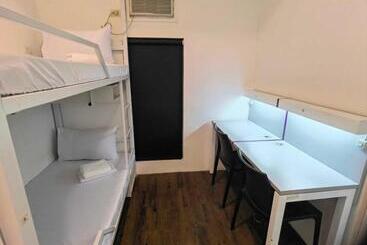 Hotel Spot On Hostel ,taguig Manila Formerly Mytown Hongkong