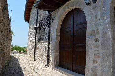 پانسیون The House Of Dollma , Inside Kruja Castle