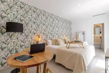 هتل آپارتمان Cervantes Suites By Helo