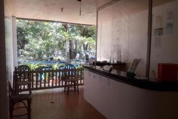 Hotelli Dandal Bay View Inn Twin Beach