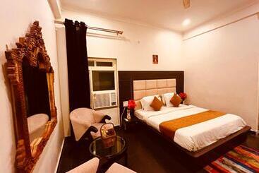 Hotel Sandesh Guest House