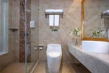 Vienna Hotel Guizhou Xingyi Wanfenglin High Speed Railway Airport