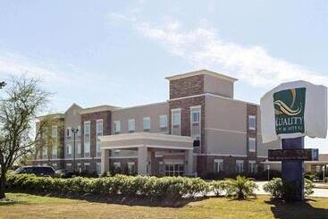 Hotel Quality Inn & Suites Victoria East