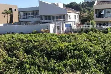 پانسیون La Lucia Beach Villa
