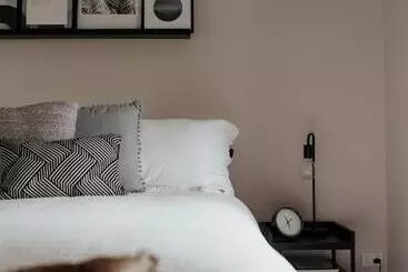 ベッドアンドブレックファースト Laurina Estate