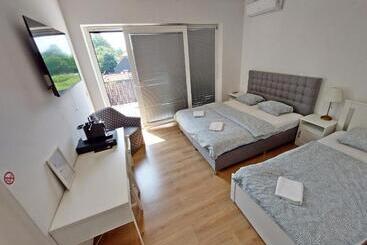 تختخواب و صبحانه Sunny Terraces Rose Valley, Ljubljana