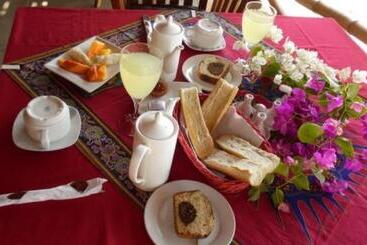 هتل Backpakers Robinson Plage