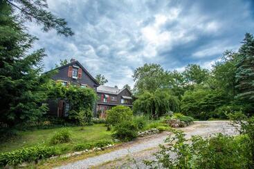 تختخواب و صبحانه The Tartan Fox At The Meadmere